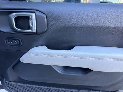 Used 2021 Jeep Gladiator Overland image 19