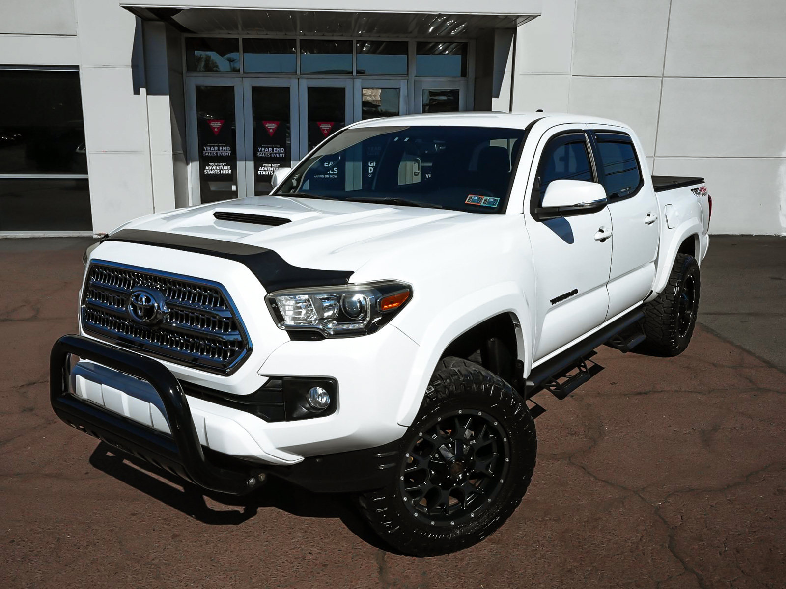 Used 2016 Toyota Tacoma TRD Sport w/ Towing Package AWD/4WD image 8
