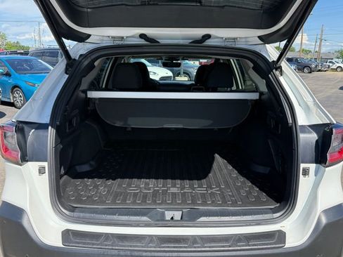 Used 2025 Subaru Outback Onyx Edition AWD/4WD image 36