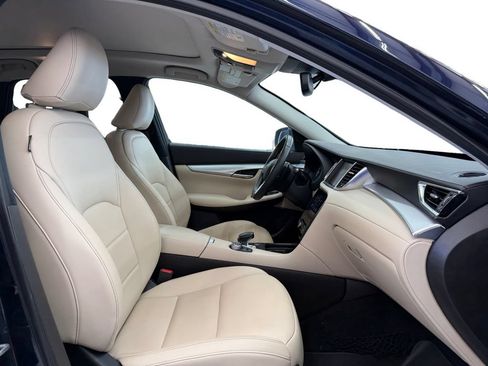 Used 2019 INFINITI QX50 Luxe w/ Navigation Package FWD image 17