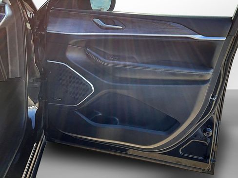 Used 2022 Jeep Grand Cherokee Limited 4xe w/ Luxury Tech Group II image 26