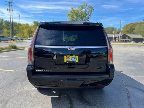 Used 2018 Cadillac Escalade Luxury image 6