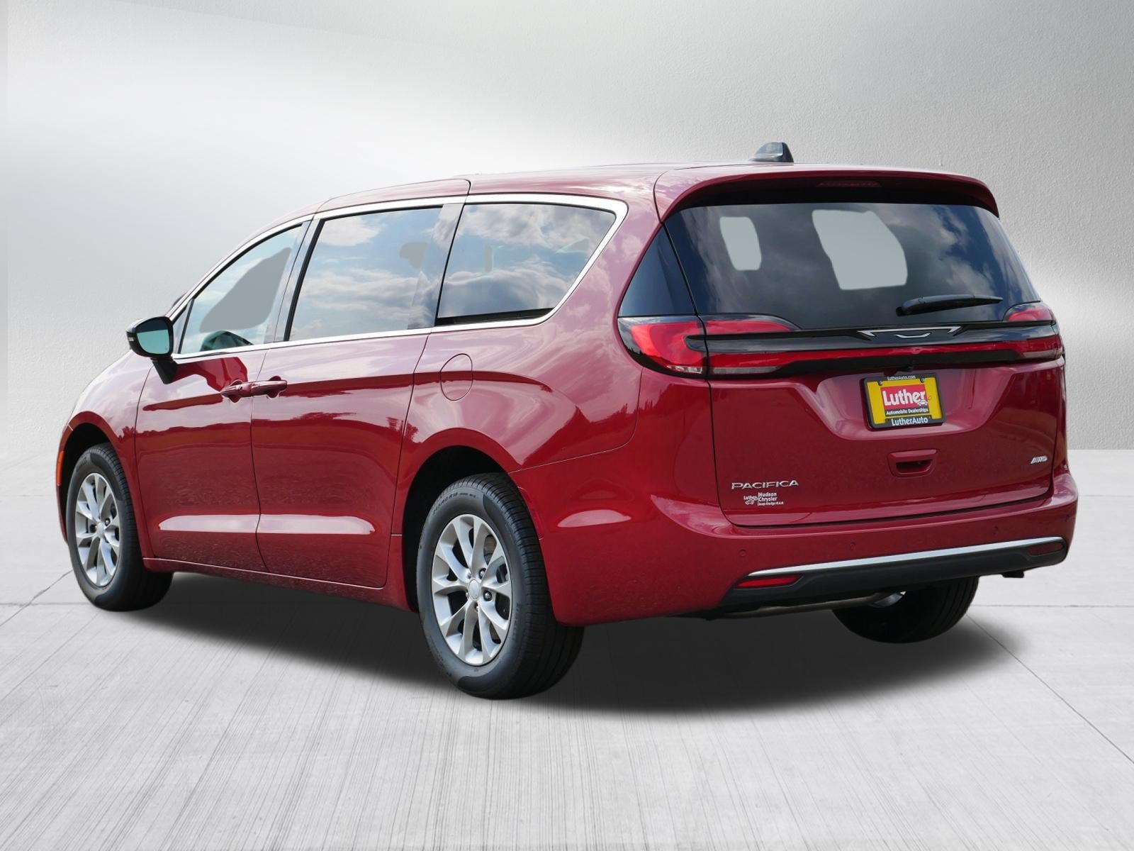New 2027 Chrysler Pacifica Select w/ Family Tech Group AWD/4WD image 3