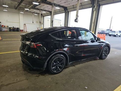Used 2023 Tesla Model Y Long Range AWD/4WD image 3