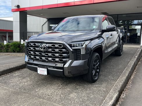 Used 2024 Toyota Tundra Platinum AWD/4WD image 3
