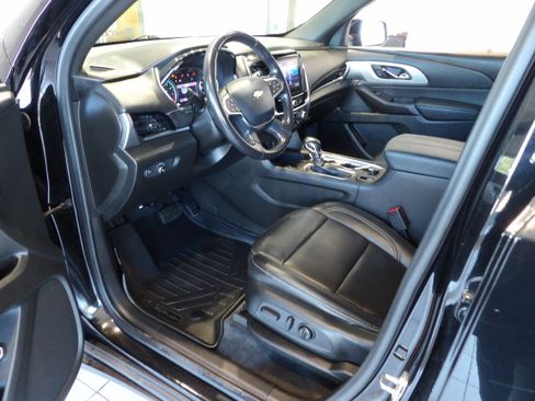 Used 2022 Chevrolet Traverse LT AWD/4WD image 9