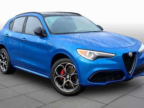 Used 2023 Alfa Romeo Stelvio Veloce AWD/4WD image 5