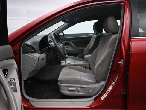 Used 2010 Toyota Camry FWD image 18