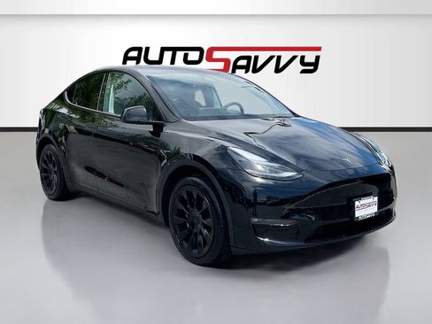 Used 2024 Tesla Model Y Long Range AWD/4WD image 1