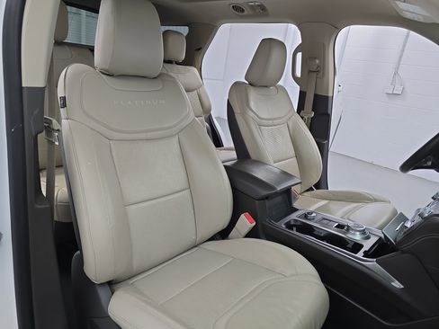 Used 2020 Ford Explorer Platinum w/ Premium Technology Package image 10