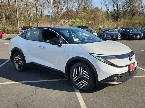 New 2026 Nissan Leaf SV+ w/ Floor Mat Package (SV+) FWD image 2