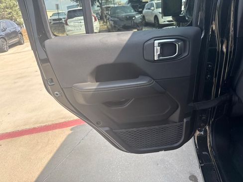 Used 2025 Jeep Wrangler Unlimited Sahara w/ Safety Group AWD/4WD image 16