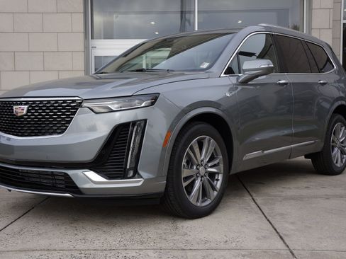 Used 2024 Cadillac XT6 Premium Luxury image 12