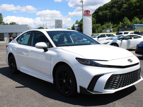 New 2026 Toyota Camry SE AWD/4WD image 4
