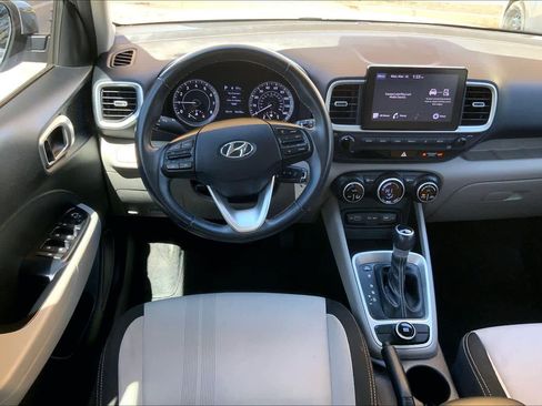 Used 2022 Hyundai Venue SEL image 6