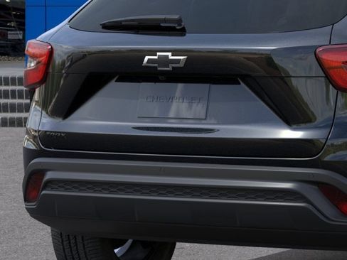 New 2026 Chevrolet Trax LS w/ LS Convenience Package FWD image 14