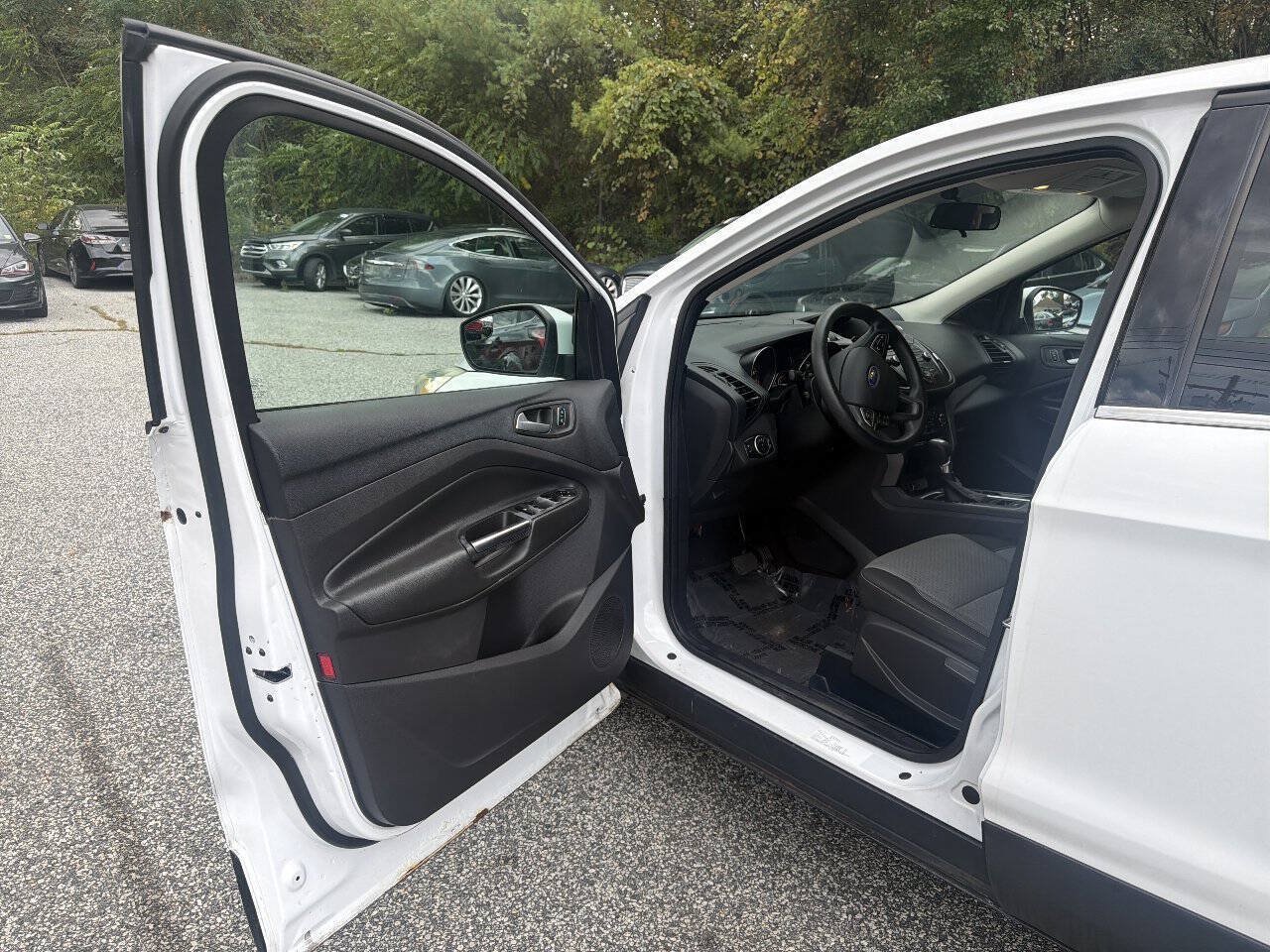 Used 2017 Ford Escape SE FWD image 11