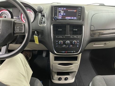 Used 2019 Dodge Grand Caravan SE w/ UConnect Hands-Free Group image 24