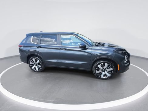 New 2025 Mitsubishi Outlander SE image 4