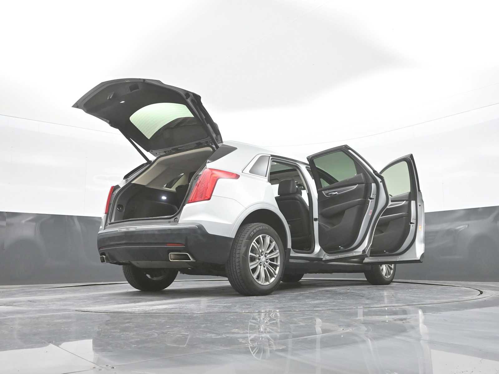 Used 2017 Cadillac XT5 Luxury w/ Driver Awareness Package AWD/4WD image 53