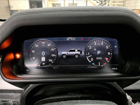 Used 2021 Land Rover Defender 90 First Edition image 21