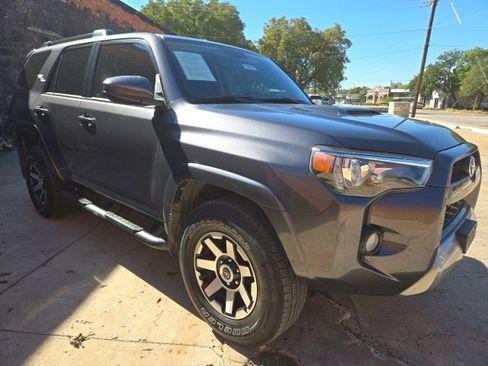 Used 2019 Toyota 4Runner TRD Off-Road image 3