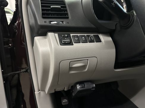 Used 2012 Toyota Highlander SE w/ Tow Pkg image 25