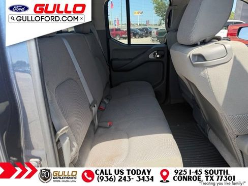 Used 2014 Nissan Frontier SV w/ SV Value Truck Package AWD/4WD image 4