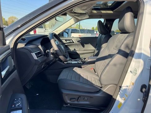 New 2026 Mitsubishi Outlander AWD image 20