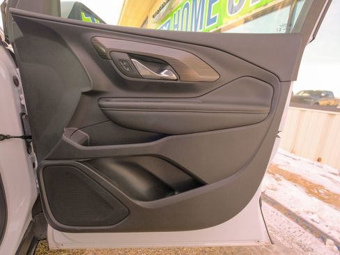 Used 2024 GMC Terrain SLE image 17