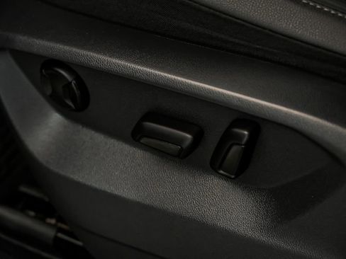 Used 2020 Volkswagen Tiguan SE AWD/4WD image 16