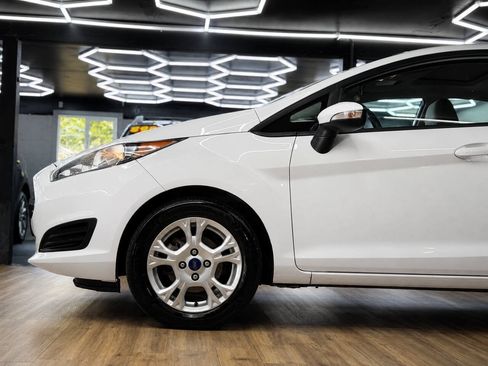 Used 2015 Ford Fiesta SE w/ Comfort Package FWD image 3