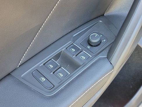 Used 2022 Volkswagen Tiguan SE R-Line image 19