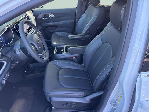 New 2026 Chrysler Pacifica Select FWD image 27