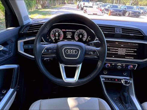 Certified 2025 Audi Q3 2.0T Premium Plus w/ Premium Plus Package AWD/4WD image 19