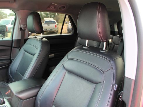 Used 2022 Ford Explorer XLT w/ Class IV Trailer Tow Package image 24