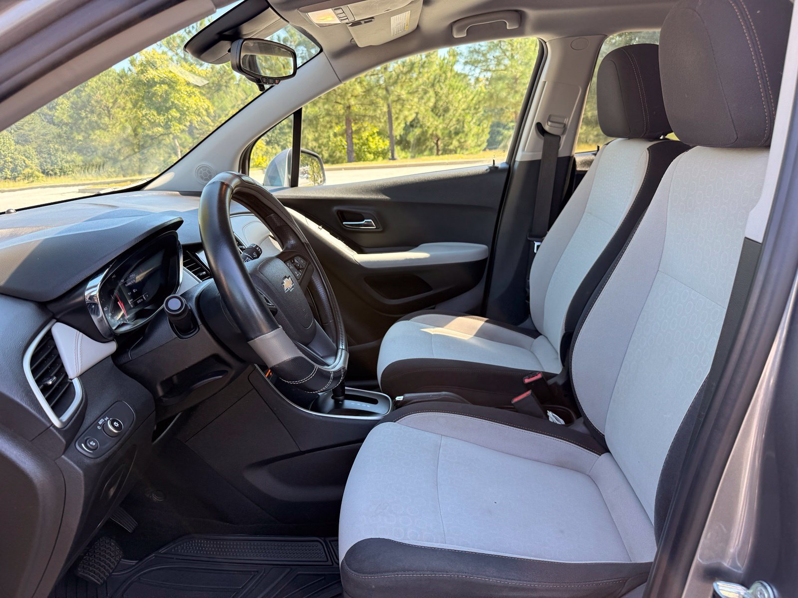 Used 2020 Chevrolet Trax LS w/ Tint and Cruise Package FWD image 32