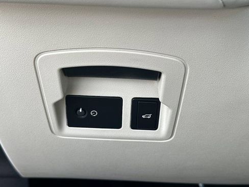 Used 2023 Land Rover Range Rover Velar R-Dynamic S image 31