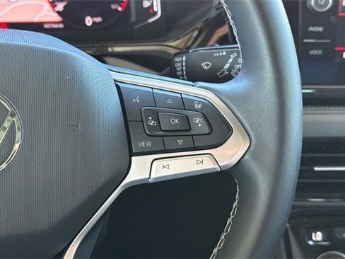 Used 2022 Volkswagen Taos SEL image 31