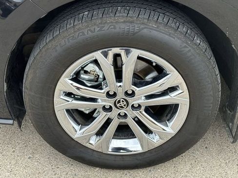 Used 2024 Toyota Sienna Platinum image 30