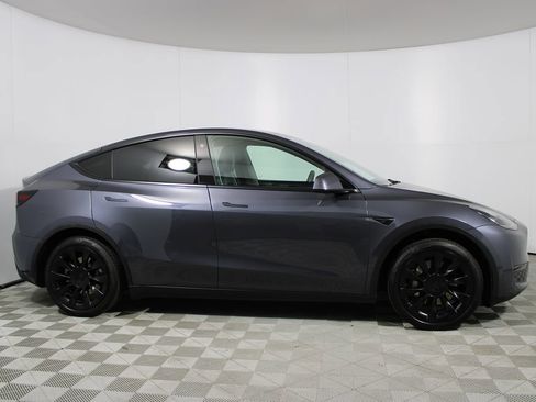 Used 2021 Tesla Model Y Long Range image 35