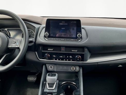 Used 2023 Nissan Rogue SV image 9