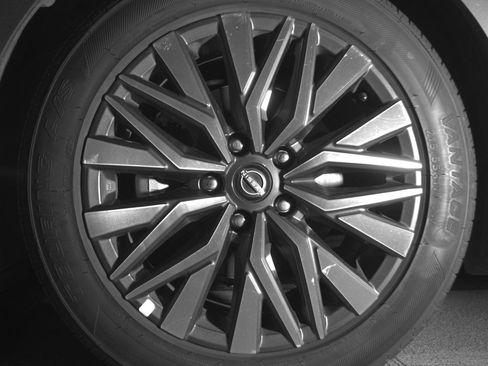 Used 2025 Nissan Altima 2.5 SV image 12