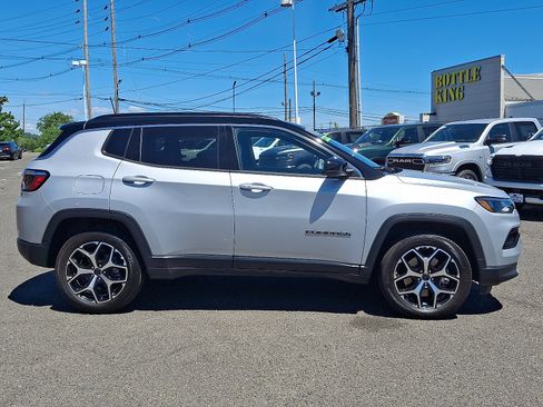 Used 2025 Jeep Compass Limited AWD/4WD image 8