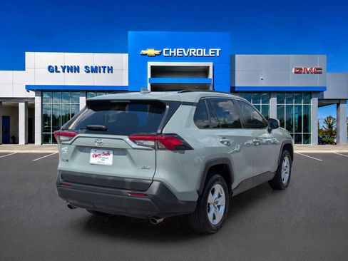 Used 2019 Toyota RAV4 XLE FWD image 8