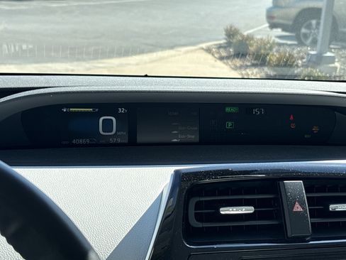 Used 2019 Toyota Prius XLE image 20