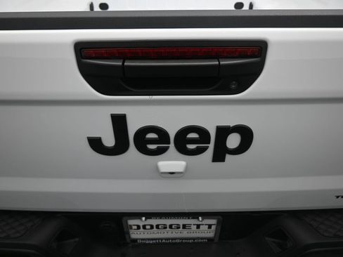 New 2026 Jeep Gladiator Sport AWD/4WD image 12