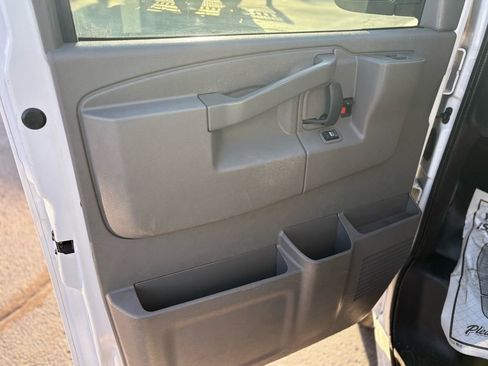 Used 2016 Chevrolet Express 3500 image 19