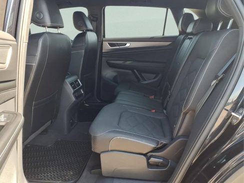 Used 2024 Volkswagen Atlas Cross Sport SE FWD image 14