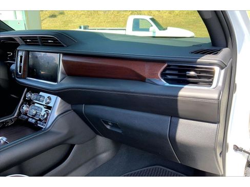 Used 2023 GMC Yukon Denali Ultimate AWD/4WD image 15